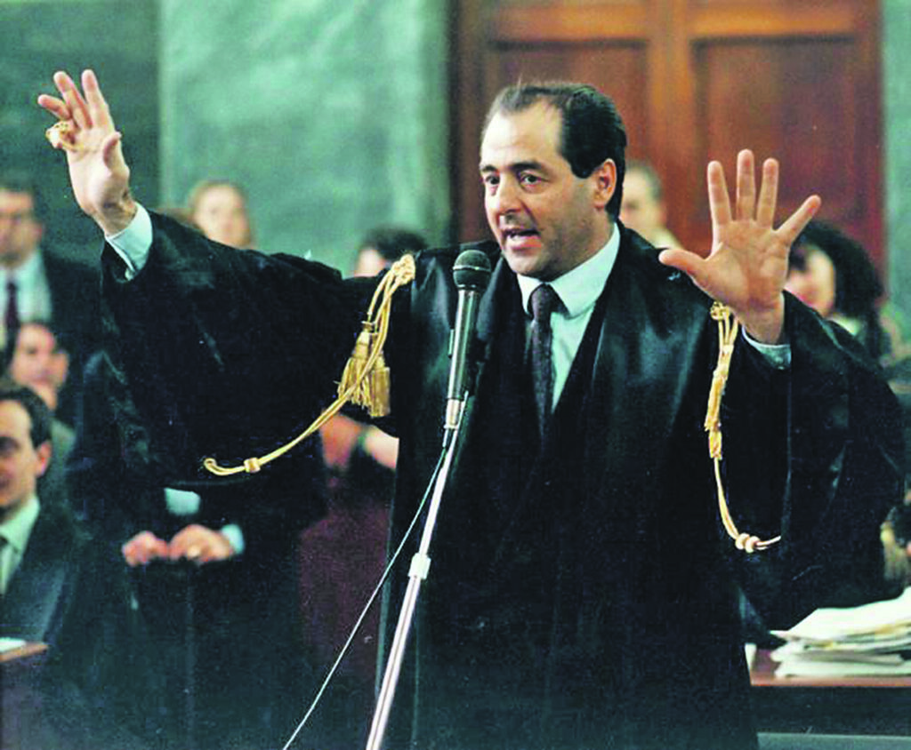 Una foto d'archivio del sostituto procuratore Antonio Di Pietro, durante un'udienza in Tribunale.