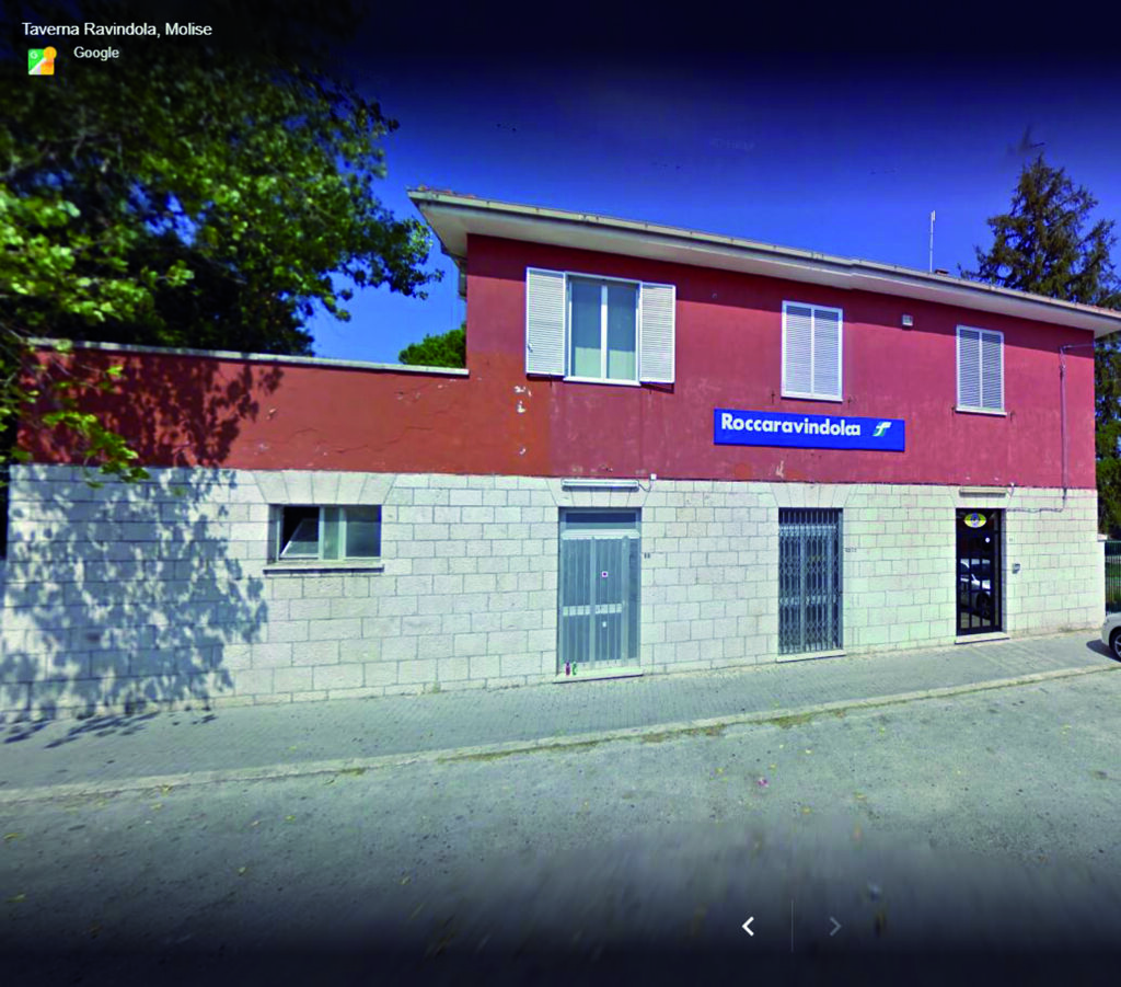 Aiuta un disabile a salire sul bus, insultata e minacciata dall’autista