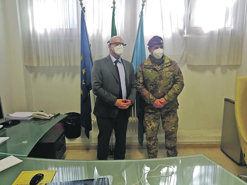 Altri 528 casi e 1.385 guariti, al Cardarelli 50 assistiti