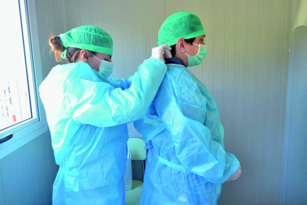 Unità Covid e riabilitazione, vaccini: centinaia di infermieri e oss a rischio in piena pandemia