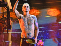 Dall’autobattesimo di Achille al look ‘pandemico’ di Orietta: le pagelle del don che ama il festival