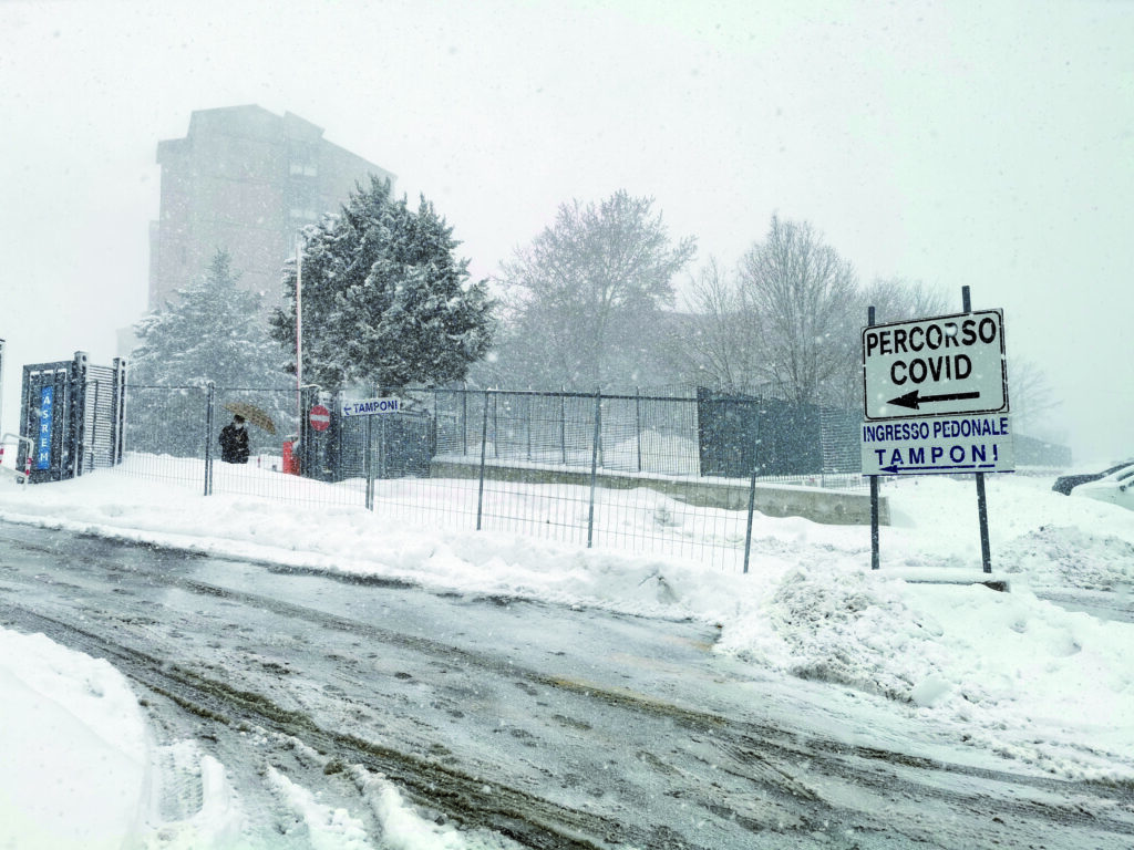 Muore una 89enne, guariti oltre il doppio dei nuovi contagi