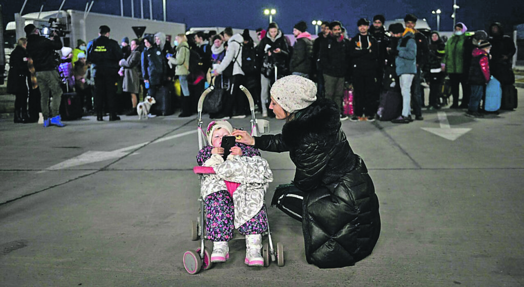 Il marito rimasto in Ucraina e 15 chilometri a piedi per salvare la loro bimba