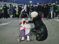 Il marito rimasto in Ucraina e 15 chilometri a piedi per salvare la loro bimba