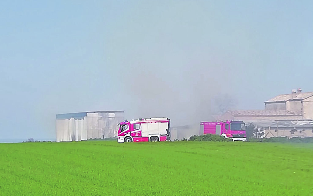 A fuoco fienile attiguo alla stalla dei Giovani, paura a San Martino