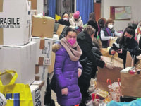 Un fiume di auto per inviare beni in Ucraina, esplode la solidarietà