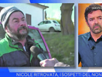 Da sola in casa quando è sparita, il nonno insiste: qualcuno l’ha presa