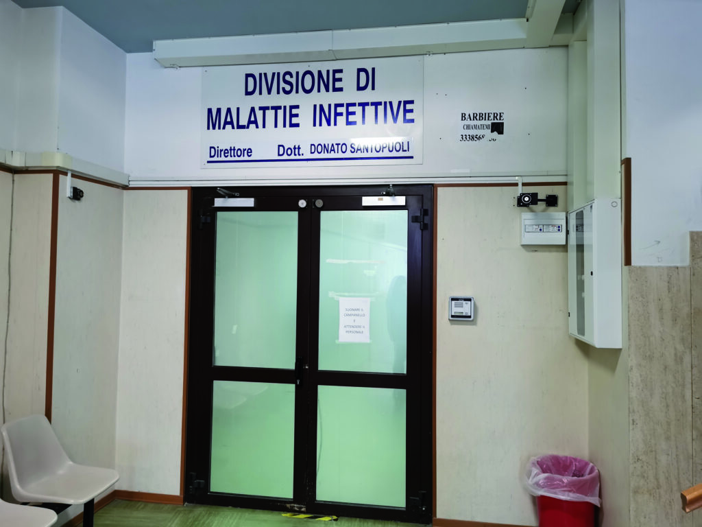 Oltre 800 positivi in tre giorni, i contagi attivi tornano sopra 9mila