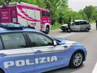 Perde il controllo dell’auto e finisce fuori strada: sangue sulla statale 17