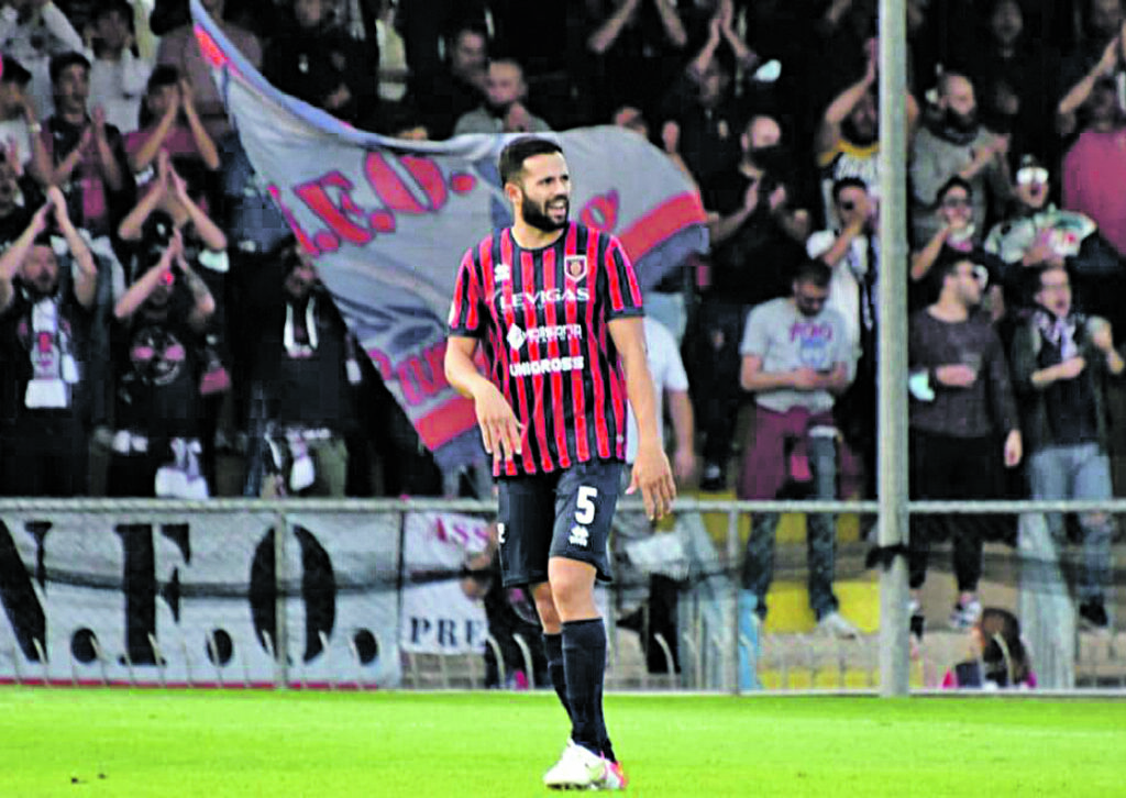 Menna: «Felice del mio futuro in rossoblù»