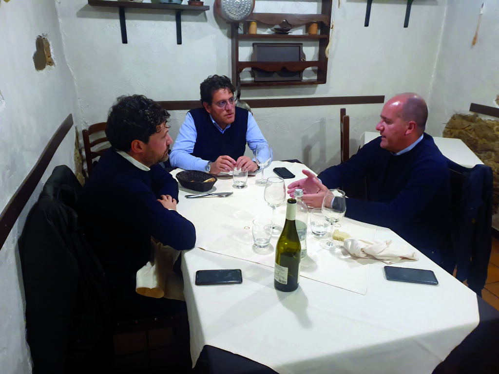 “Metti una sera a cena”, mastelliani e renziani fondano il polo di centro con Micone
