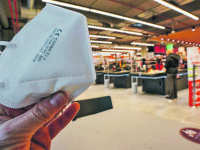 Al supermercato, sul bus o al bar: le regole sulla mascherina