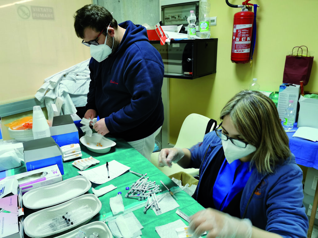 Flop quarte dosi, il Ministero sollecita le Regioni: servono campagne informative e chiamata attiva