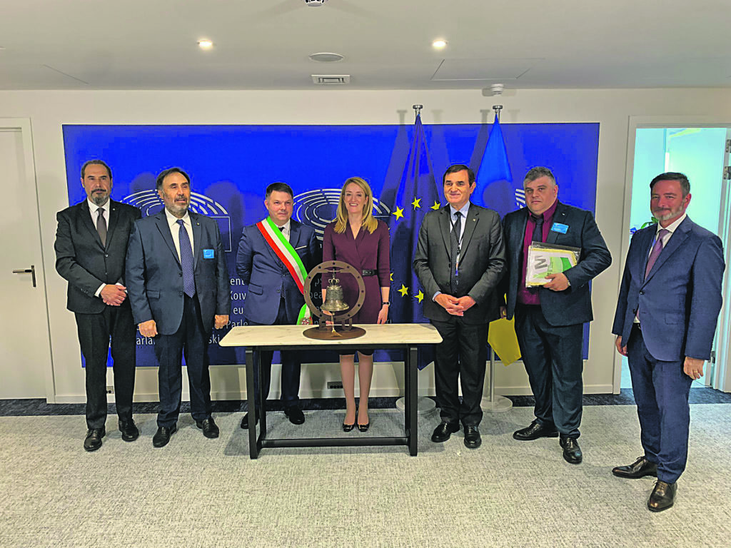 La “Campana della rinascita” nella casa della democrazia europea