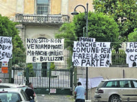 I lavoratori del Carsic non mollano, continua la protesta