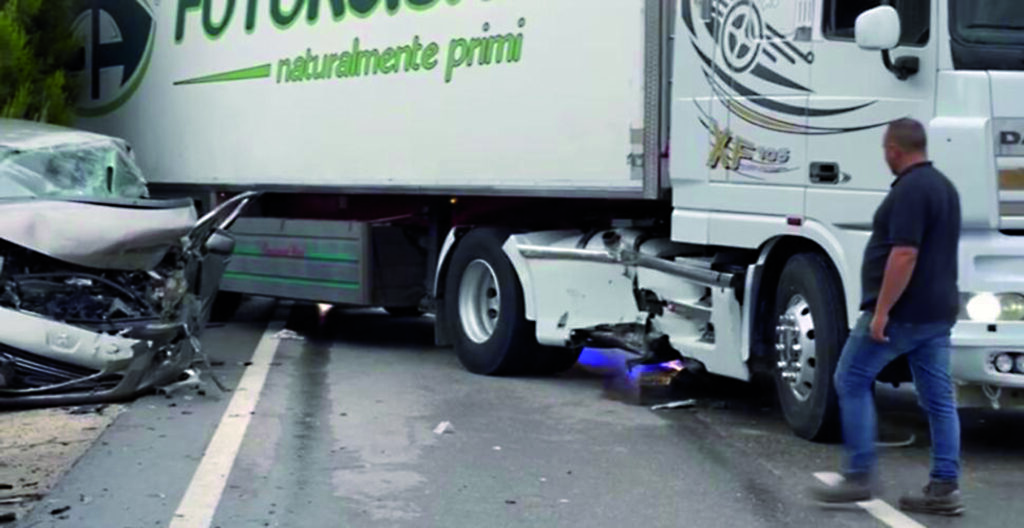 Tragico incidente in Puglia: sulla statale 100 perde la vita una 56enne di Isernia, quattro feriti