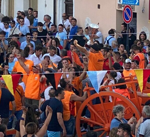 Un tripudio “arancione” in piazza a Portocannone