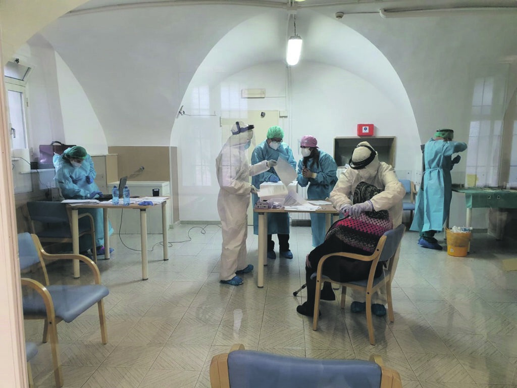 Quarta dose, la ‘disobbedienza civile’ degli anziani dell’alto Molise