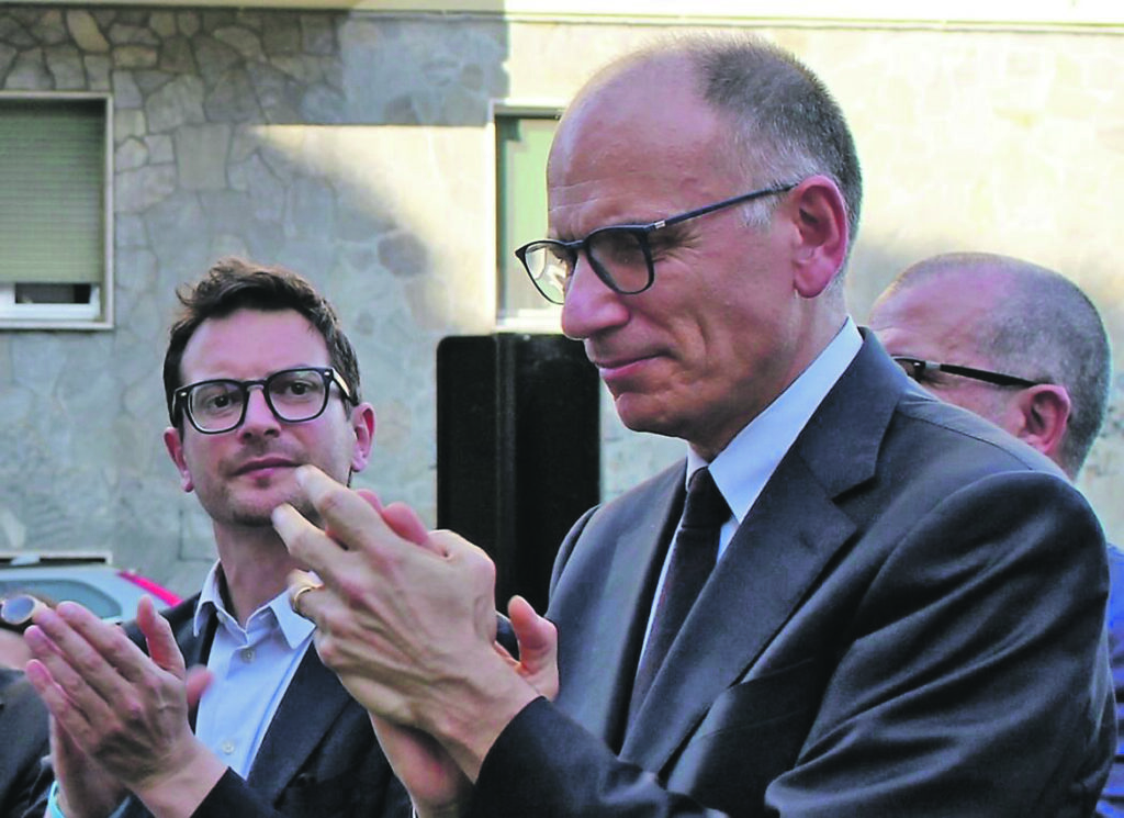 I 5s litigano, Enrico Letta rilancia il modello Ulivo. Buona la prima per il Pd