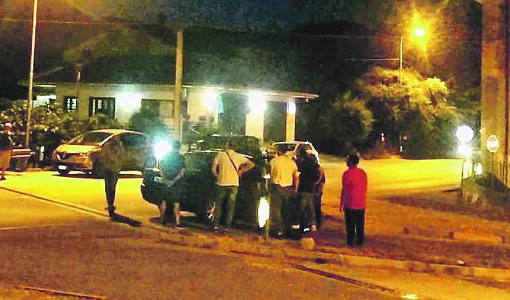 Montaquila, fingono un incidente per eludere il posto di blocco e fuggono nelle campagne