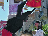 Gli Ingegni finalmente fuori dal museo spiccano il volo ed è subito magia