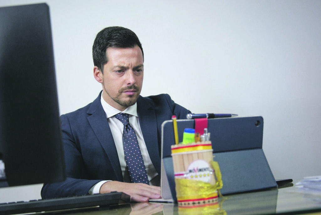 Crisi di governo, Greco: o con noi o contro di noi