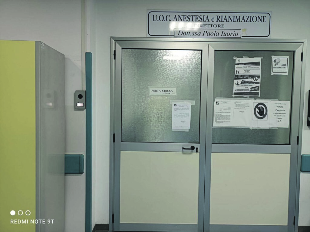 Cade in piscina, al Veneziale la verità: era in coma etilico