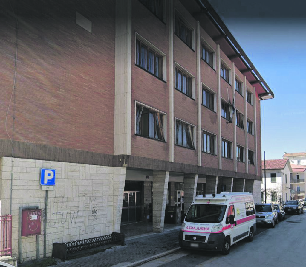 Pochi, demotivati e spostati come nel gioco dell’oca: parlano i medici del 118