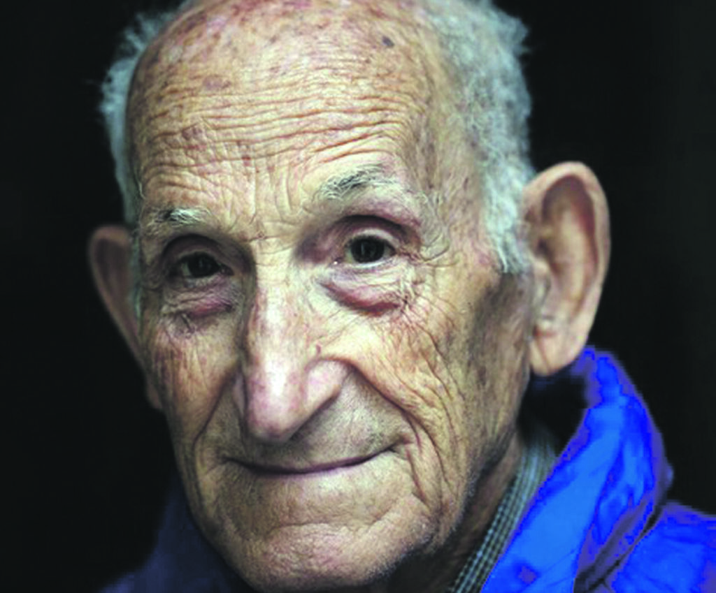 Termoli, il gigante Antonio Casolino sale in cielo per nuotare tra gli angeli