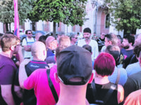 I tifosi rossoblù contro la società: «Andate via»