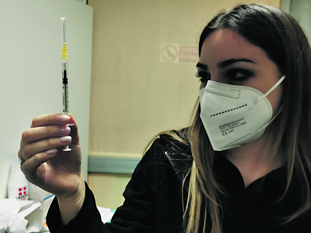 Corsa alla quarta dose, sale l’afflusso nell’hub di Tappino