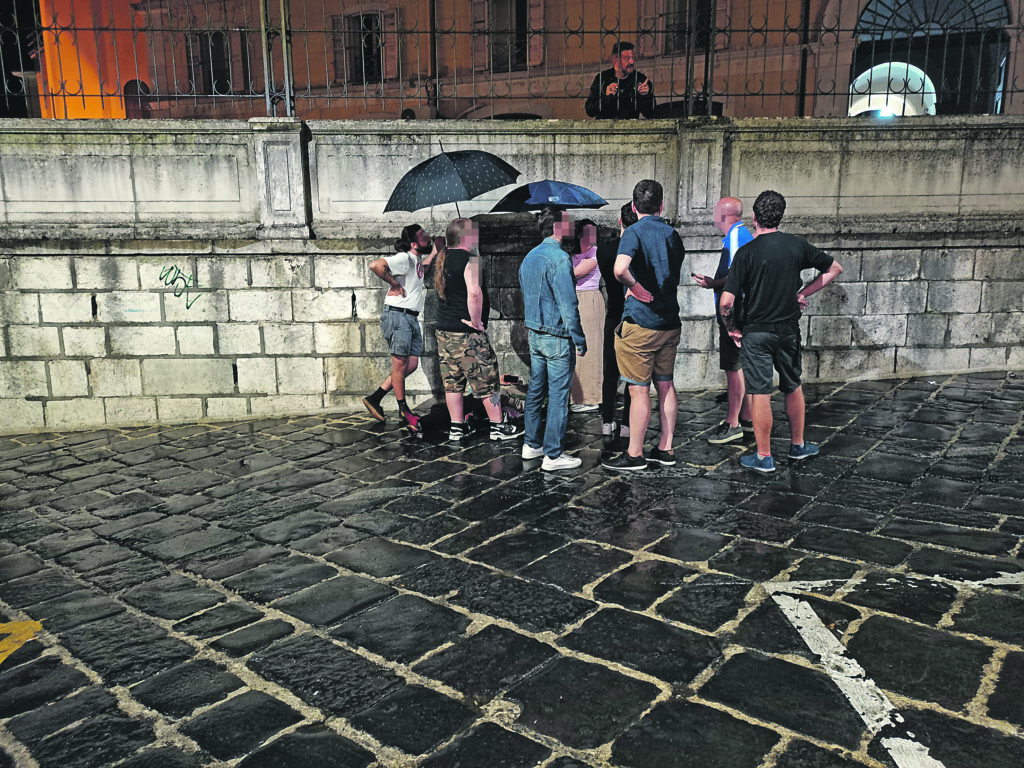 Venditore ambulante aggredito a Campobasso, Daspo urbano per il minorenne che ‘guidava’ la baby gang