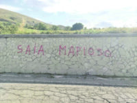 «Saia mafioso», il writer vigliacco ha le ore contate