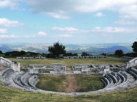 Pietrabbondante, la magia del teatro a mille metri con Agamennone di Ritsos