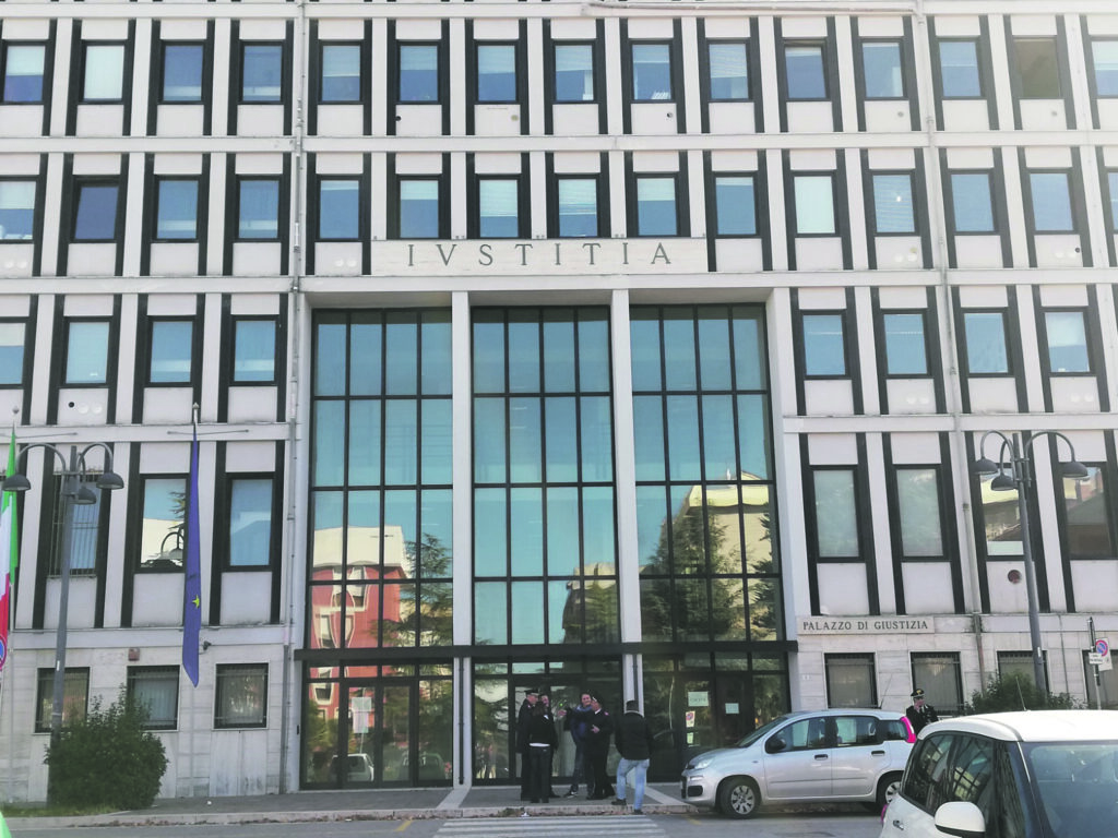 Petacciato. Speronò l’auto dell’ex compagna mentre la inseguiva, 46enne condannato a un anno per stalking