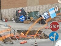 Il vento sfiora i 100 km/h, danni e disagi sulla costa