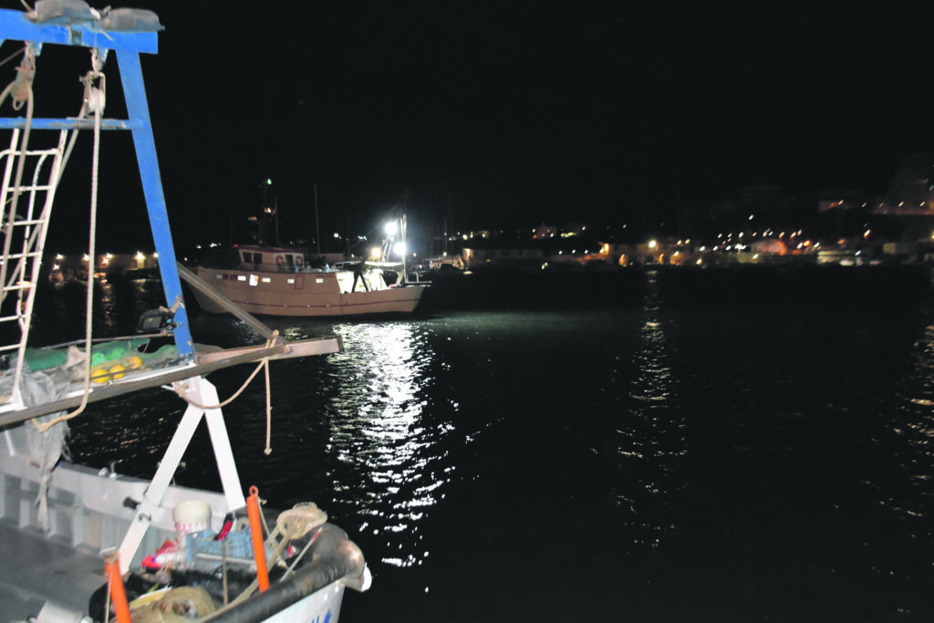 Pescherecci in mare, ma è polemica sul fermo