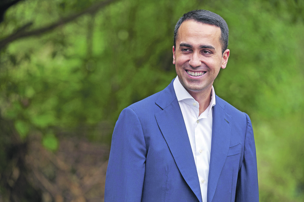 Caro energia, la strategia di Di Maio: Taglia Bollette per famiglie e imprese