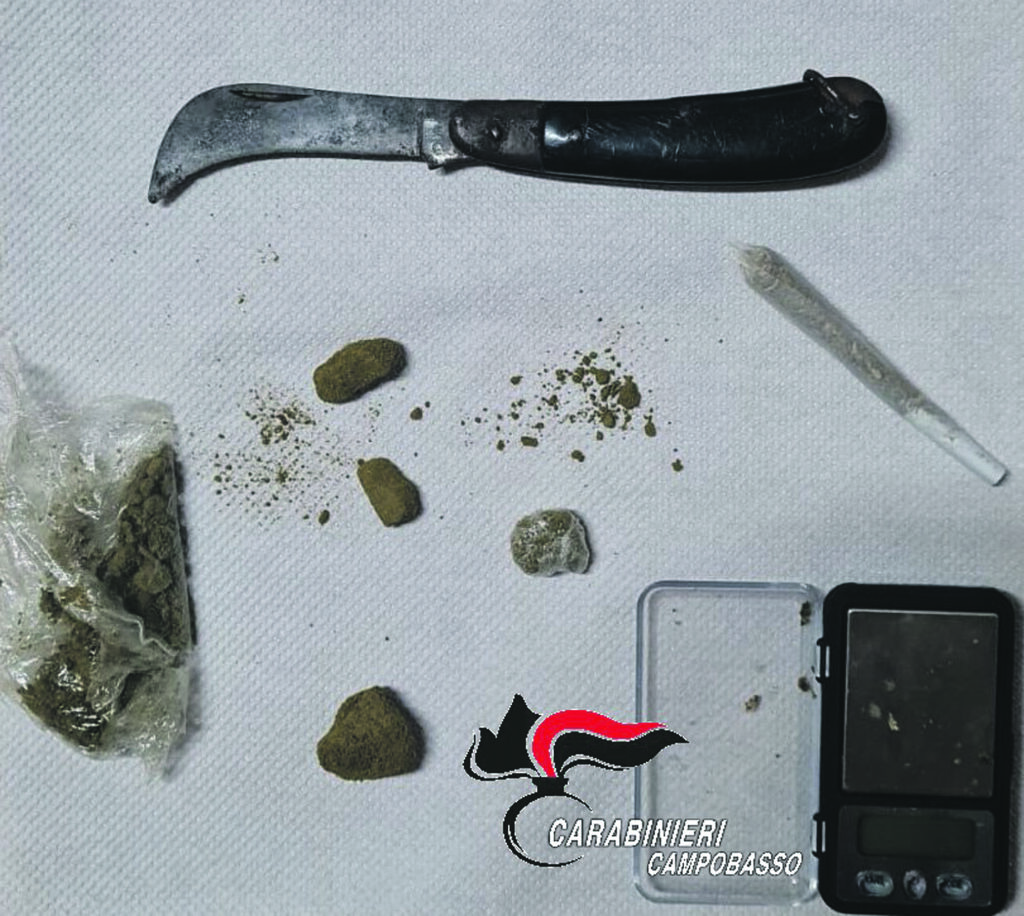 Vinchiaturo. Viavai di motorini a tutte le ore del giorno, il garage è una base di spaccio