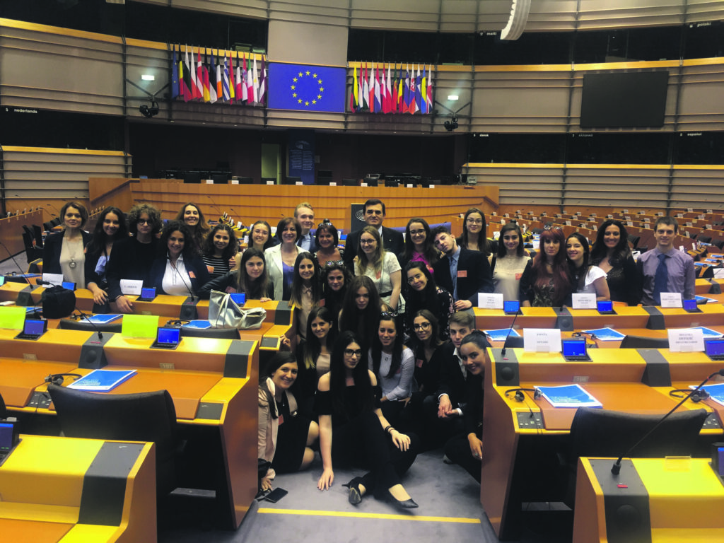 Anno europeo dei giovani, viaggio premio per gli studenti delle superiori