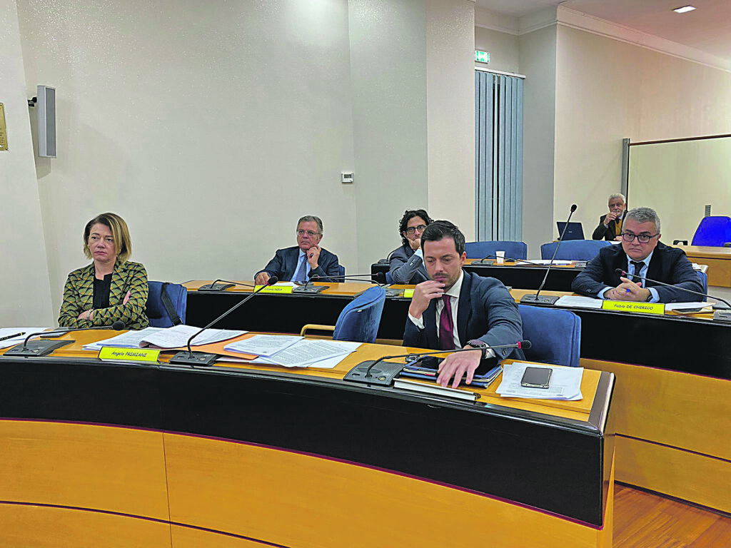 Fallito il blitz, i pentastellati gridano al bluff: «Si ricompattano sugli interessi di sempre»