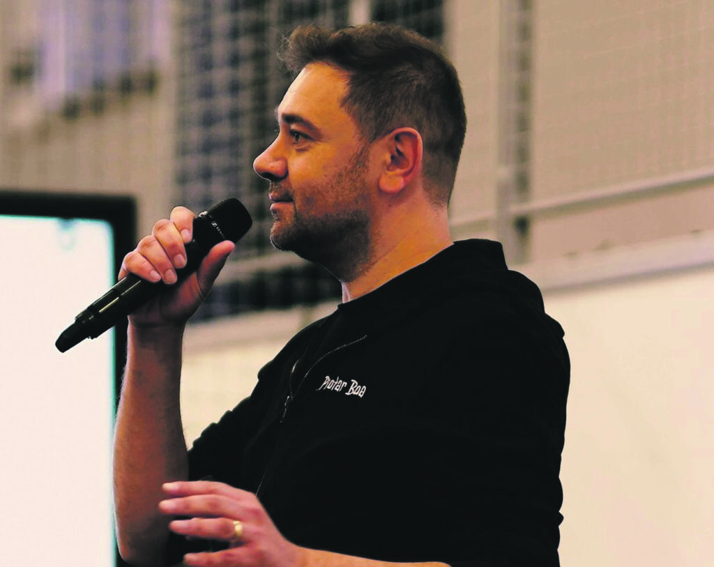 Piotar Boa sale in cattedra: a Bojano la lezione del guru isernino della ‘Gen Z’