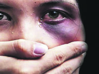 Picchiata in Francia, la 50enne è tornata a casa