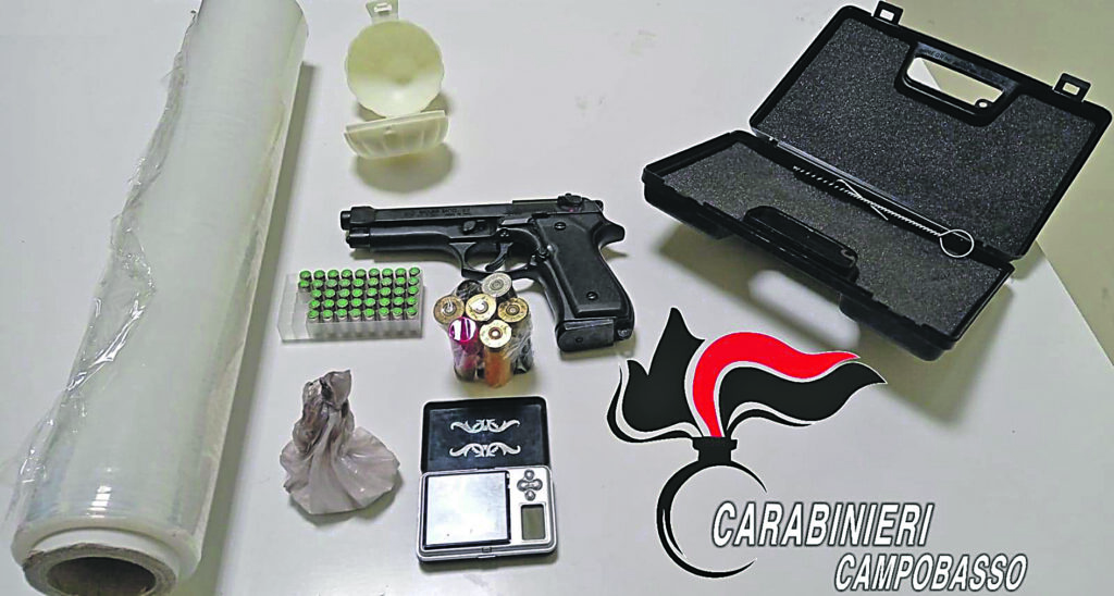 Cercemaggiore. Nascondeva pistola a salve e cocaina, giovane denunciato