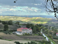 Parco eolico “Montorio”, è subito polemica accesa: «Sta continuando lo scempio del nostro territorio»