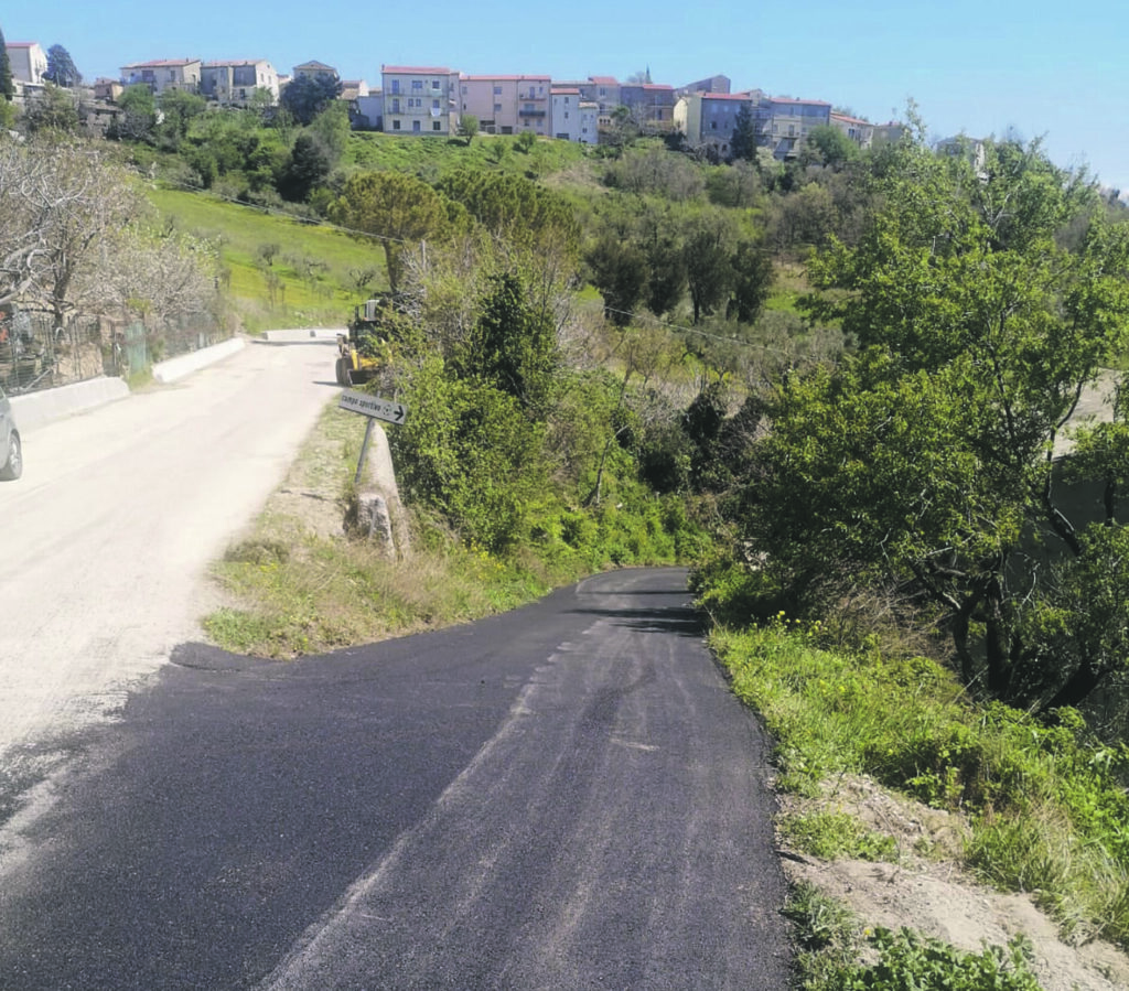 San Felice, operaio comunale cade mentre sta potando un albero