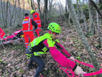 Scivola nella scarpata e perde i sensi, salvato dal soccorso alpino