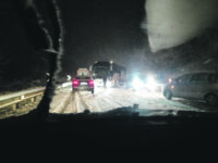 Odissea sulla statale 17. «Mia figlia su quel bus, paura e tanta rabbia»