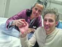 Si fa asportare un rene per salvare la moglie malata, il gesto d’amore di Paolo