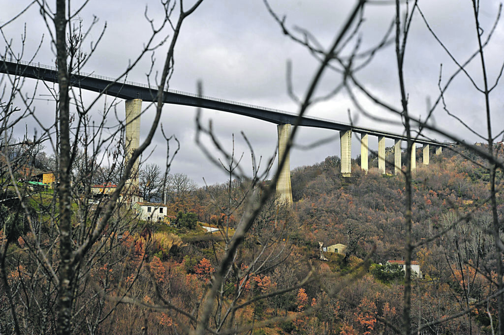 Ponte Sente chiuso, calano anche le iscrizioni a scuola